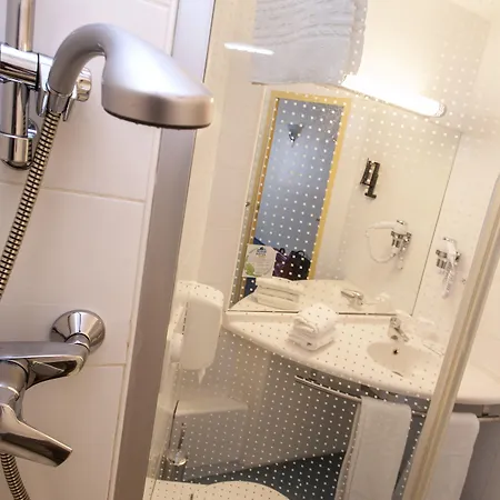 Bourran 3* 로데즈